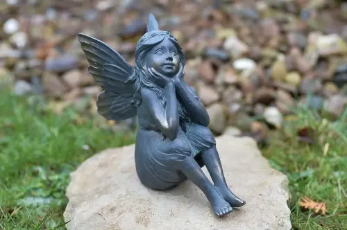 Artikelbild des Artikels “Sitzende Elfe, Tagtraum, Bronzeoptik “